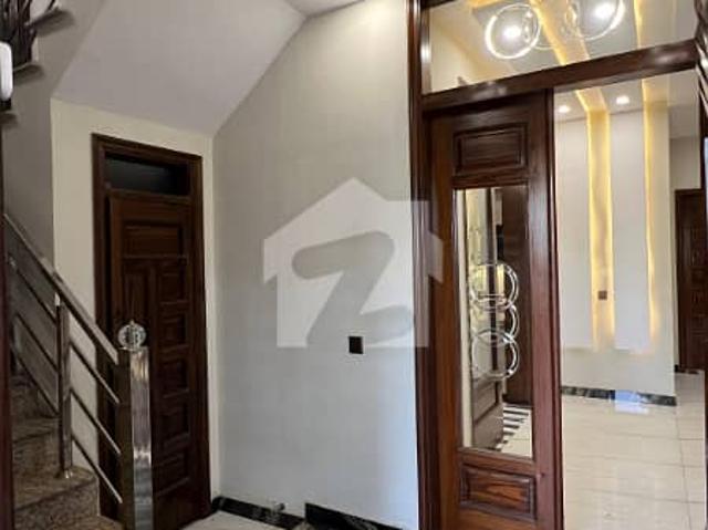 I rent out a 10 marla house in bahria orchard lahore phase 1. Central block gas installed