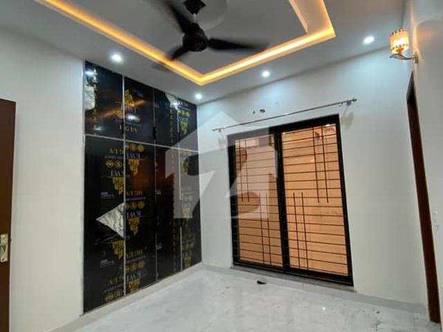 I rent out 8marla brand new house in bahria orchard