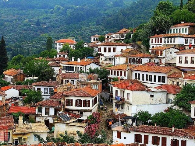 ŞİRİNCE MERKEZDE SATILIK 202 m ARAZİ