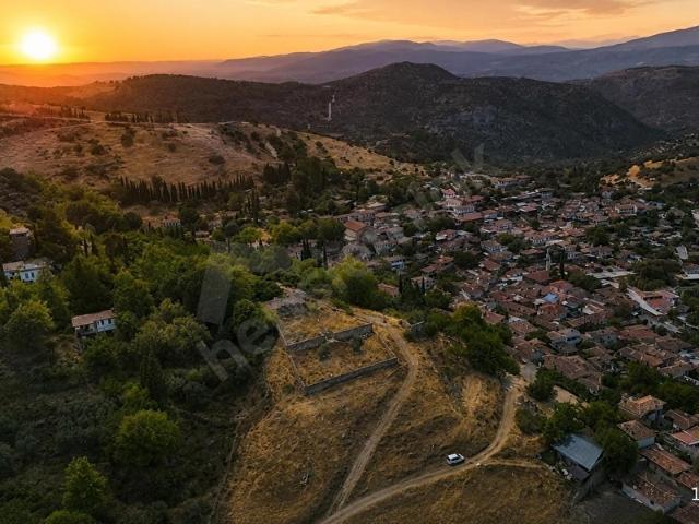 ŞİRİNCE'de PRESTİJLİ LOKASYON, KÖY VE DOĞA MANZARALI İMARLI ARSA
