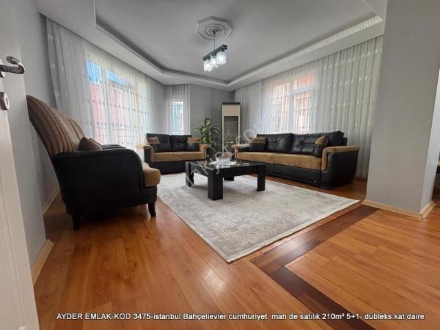 İstanbul Bahçelievler Cumhuriyet Mah De Satılık 210m² 5+1 Dubleks.kat Daire