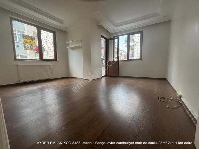 İstanbul Bahçelievler Cumhuriyet Mah De Satılık 98m² 2+1 1.kat Daire