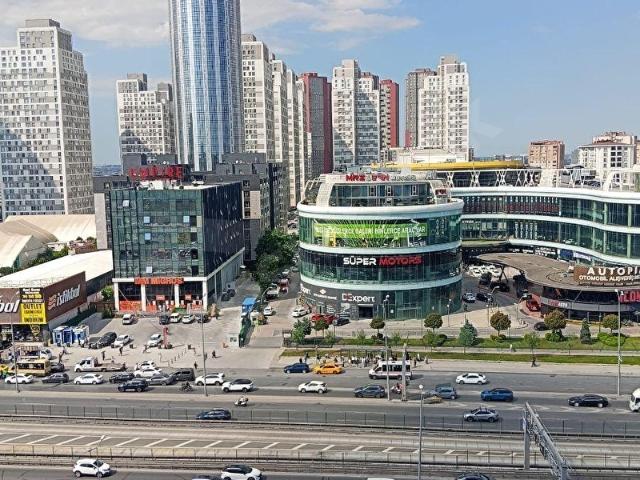 İstanbul Beylikdüzü Beykent metrobüs durağının yanında arakat
