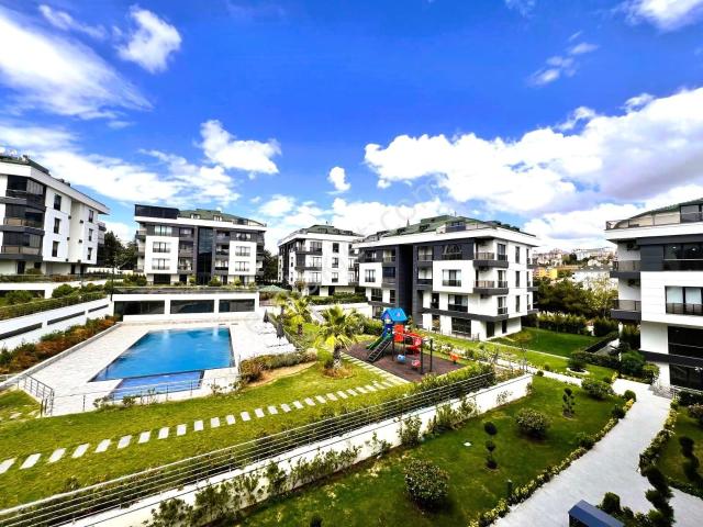 İstanbul Beylikdüzün De Huzurlu Bir Sitede Satılık 2+1 Daire