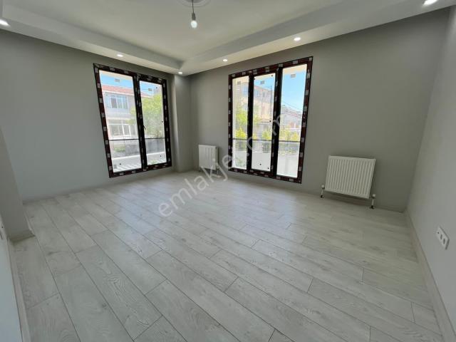 İstanbul Büyükçekmece Kumburgaz'da 2+1 Geniş Kiralık Daire
