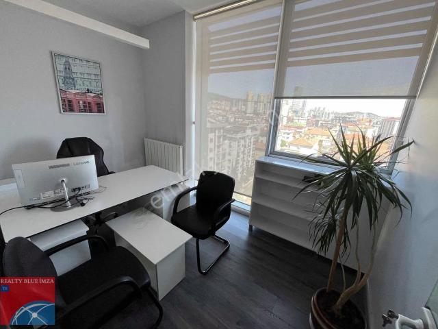 İstanbul İzparkta Deniz Manzaralı Prestijli Ofis Katı