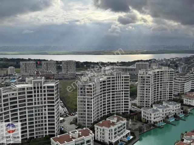 İstanbul Sarayları Göl Manzaralı Eşyalık Kiralık 3+1 Daire 178m²