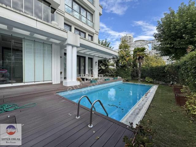 İstanbul Sarayları Havuzlu Bahçe Katı Satılık 4+1 Daire 258 M²