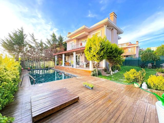 İstanbul Silivri Ortaköy De Emsalsiz 5+1 Acil Satılık Villa !