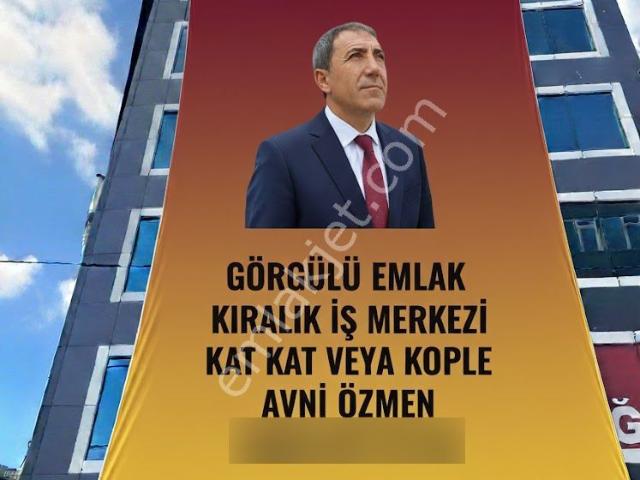 İstanbul Sultangazi Gazi Mahallesi İsmet Paşa Caddesi Üzerinde İş Merkezinde Kiralık Katlar