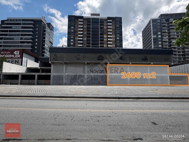İSTANBUL YOLU ÜZERİNDE 2600 m KİRALIK DÜKKAN