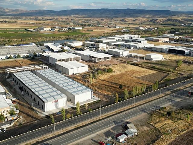İstanbul Yolu'na Cephe 3125 m 1.0 Emsal Satılık Sanayi Parseli