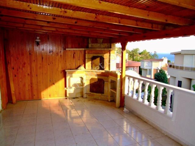 İstanbulda satılık Mustakil Ev Yazlık kışlık deniz Manzaralı 3 Kat