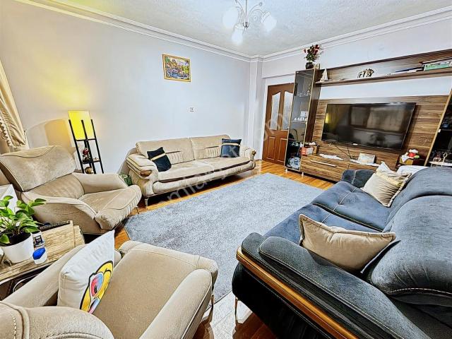 İstasyon Caddesi Cepheleri Açık Geniş Oturm Masrafsız 3+1 Daire