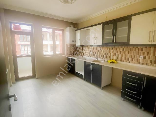 İstasyon Mah Merkeze Servis Güzergahna Çok Yakın Kiralık 3+1'ler