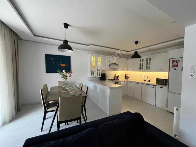 İstasyon Mah. Site İçinde Özel Tasarlanmış 104 M2 2+1 Daire