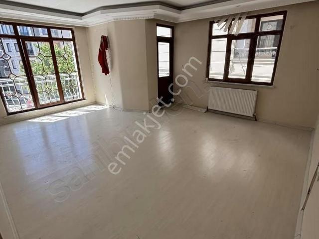 İstasyon Mah. 3+1 Satılık 130m2 Ara Kat Daire Marmaray 5dk
