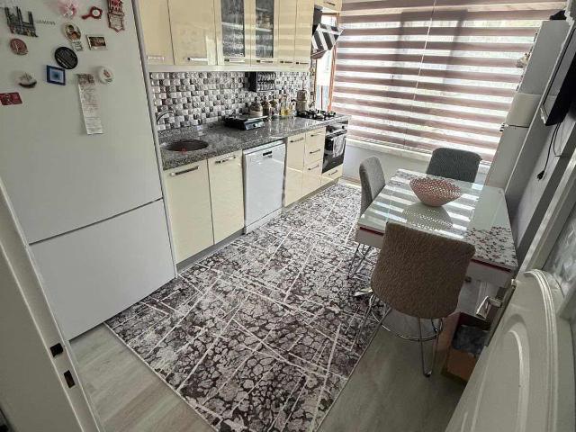 İstasyon'da 3+1 Asansörlü Full Yapılı Ara Kat Satılık Daire!