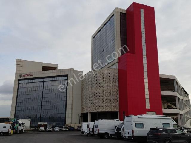 İstim Sanayi Sitesinde Tamamı E 5 Cephe Düz Ayak 330 M2 Dükkan