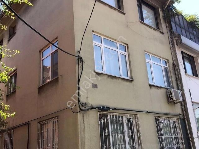 İstinye Cad. Üzerinde Muhteşem Konumlu, Denize 100m, 1+1 Daire