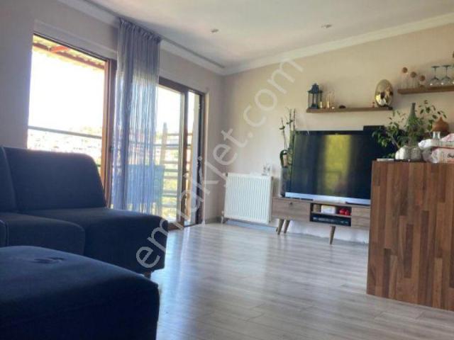İstinyede Satılık 2+1.temiz+manzaralı Daire