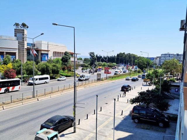İstinyepark Karşısı Cadde Üzeri Asansörlü 3+1 Kiralık Daire
