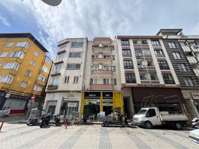 İstiklal Caddesinde Satılık 2+1 Daire