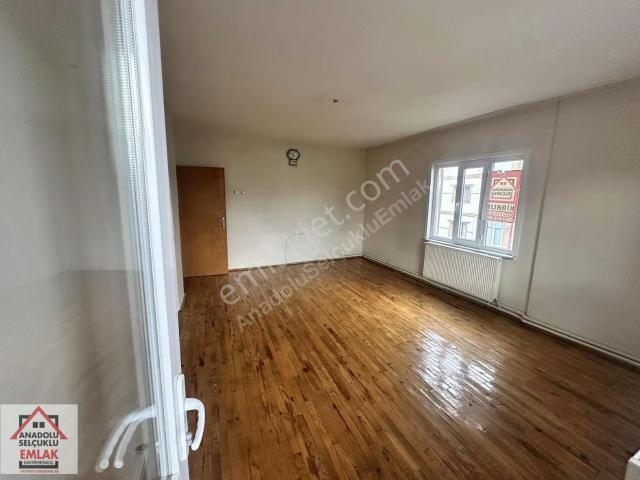 İstiklal Konutları'nda Kiralık 2+1 Daire, 90m², Hastaneye Yakın