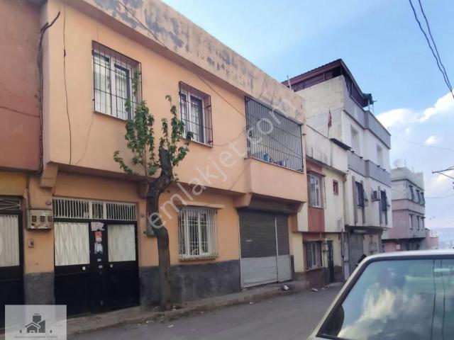İstiklal Mah. Cadde Üzeri Düzl0kte Geniş 2 Katlı Müstakil Ev