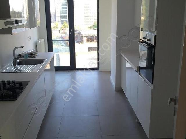 İstwest'te 4+1 Satılık Peyzaj Cephe İyi Konumda 210 M. Daire