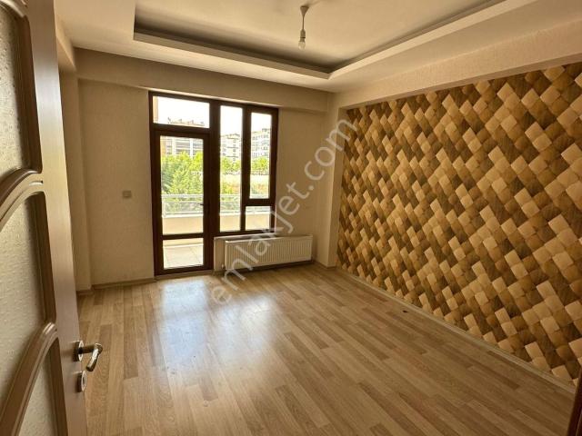 İsa Kavak Gayrimenkul’den 3+1 Kiralık Daire – Karatay Akabe