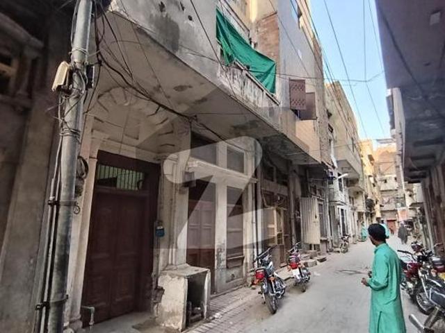 I sell 3.29 marla triple storey house in qila gujjar sing near maclord road qilla gujjar singh