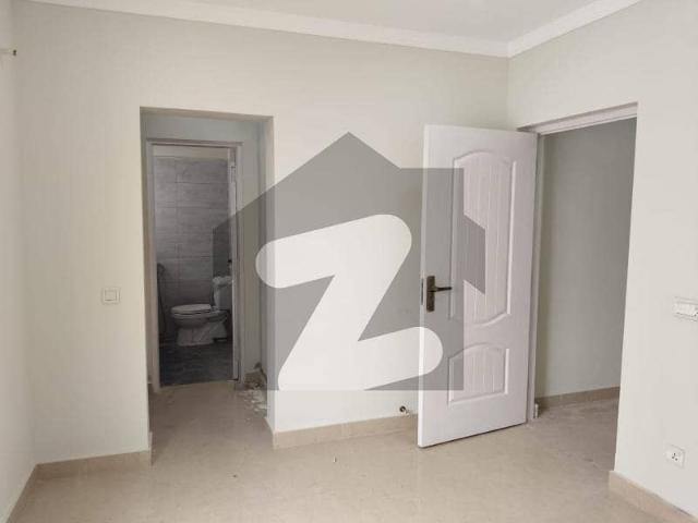 I sell 5 marla brand new house in bahria orchard lahore