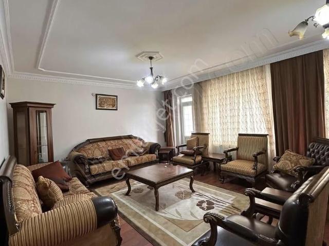 İskele Cad. Kahve Deryası Karşısında Satılık 3+1 Daire
