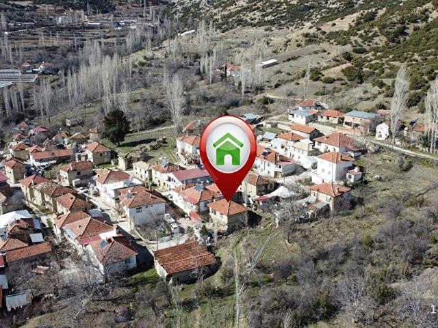 İslamlar Mahallesinde 216 m Arsa İçinde 2 Katlı Kerpiç Ev