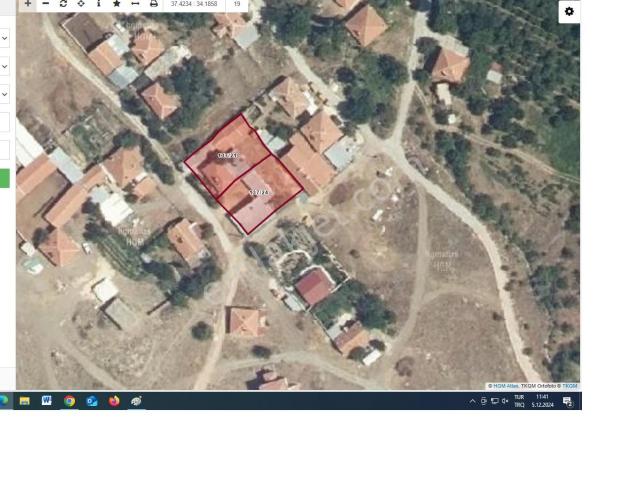 İvriz Karatepe De 612 M² Ve 600 M² Yanyana Evi Ahırı Olan G.menkul