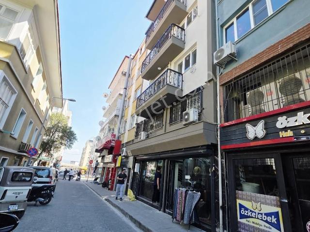 İşyeri Veya Konut Olarak Kullanılabilecek 2+1 Kiralık Daire