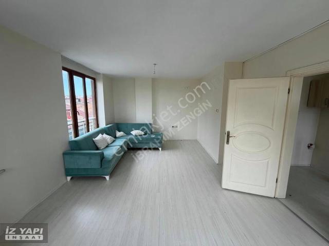 İz Yapı İnş.kiralık Daire Cadde Üzeri