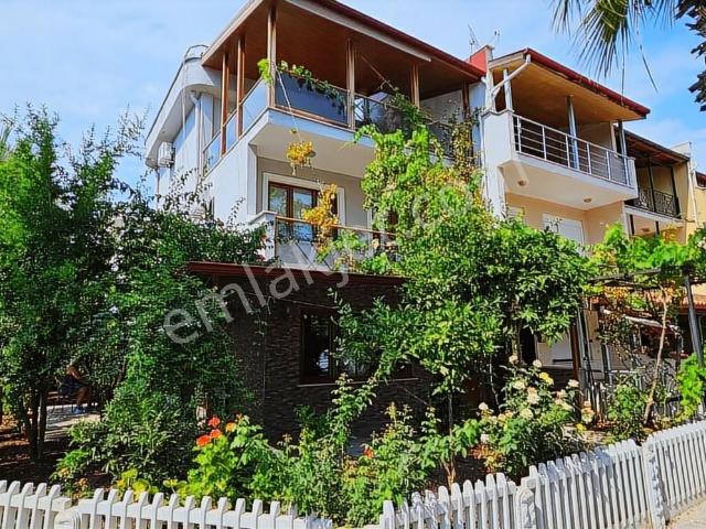 İza Yatırımtan Denize Yürüme Mesafesinde Köşe Konumda İkiz Villa