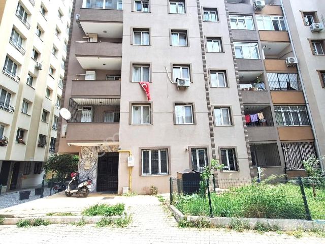 İzmır Buca Yıldız Mah. metro Yanında Satılık 3+1 Daire