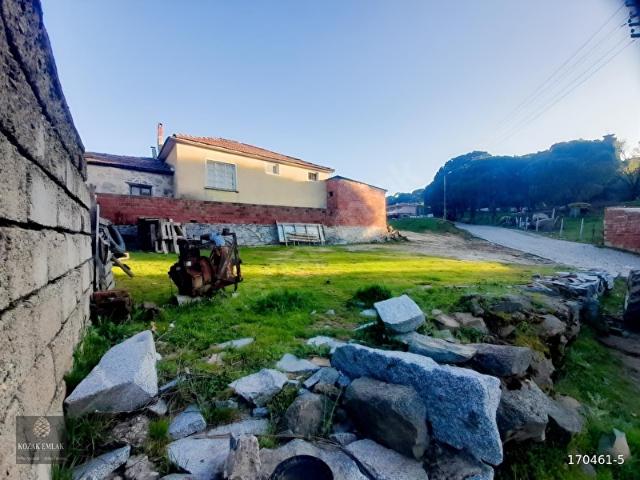 İZMİR BERGAMA GÖBELLER MAH 238M2 ARSA YOLA CEPHE