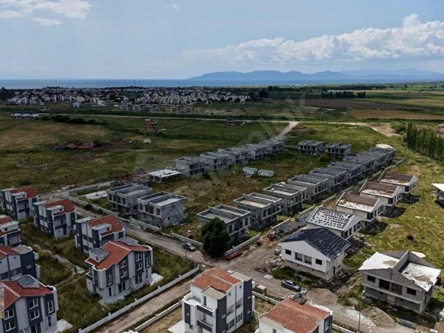 İZMİR DİKİLİ SALİHLER ALTINDA 3+1 VİLLA
