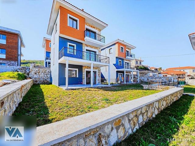 İZMİR ESKİFOÇA BAĞARASINDA 3+2 TAM MÜSTAKİL LÜKS VİLLA