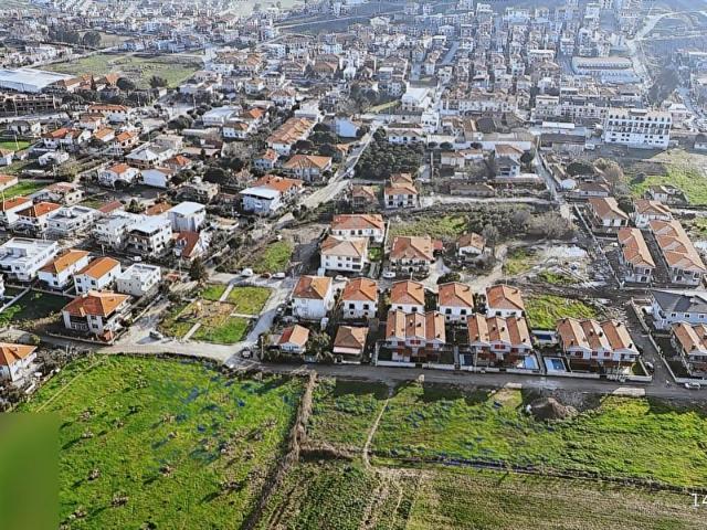 İZMİR FOÇA BAĞARASI MERKEZDE MÜSTAKİL BAHÇELİ SATILIK LÜKS VİLLA