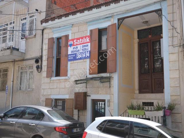İzmir Karantina'da Satılık Bakımlı Rum Evi