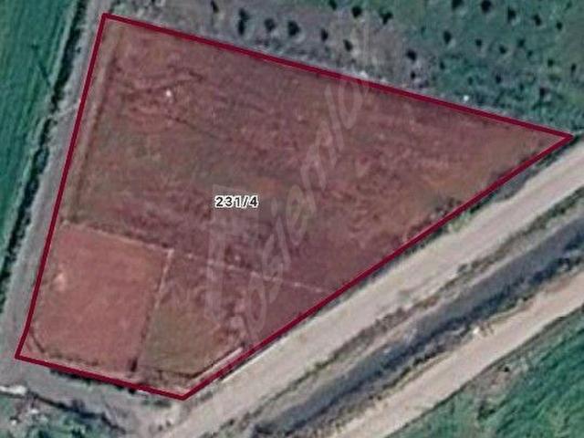 İzmir Aliağa helvacı köyünde Aras gayrimenkul'den satılık hisseli tarla