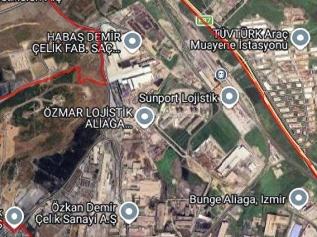 İzmir aliağa sanayi bölgesinde demirçelik fabrikalarının içinde
