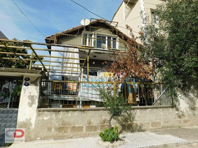 İzmir Born İnönü Mahallesi İçinde Müstakil Ev olan SATILIK Arsa