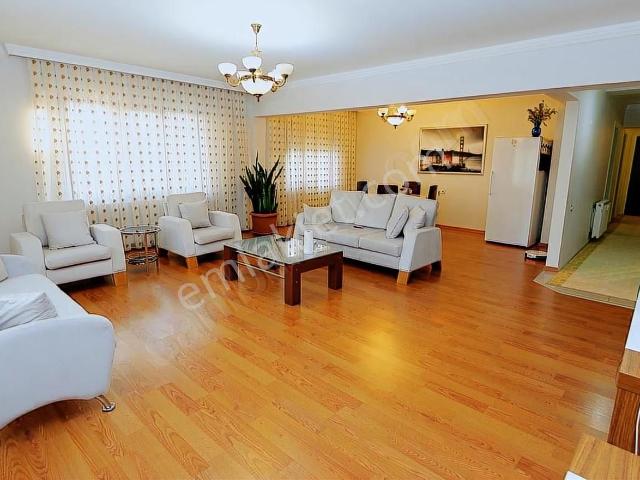 İzmir Bayraklı Adalet Mahallesinde Site İçinde Kiralık 3+1 Daire