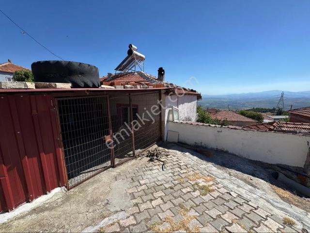 İzmir Bergama Kozluca Mah. 458 M² Masrafsız İçinde Hayvan Ağılı Bulunan Köy Evi